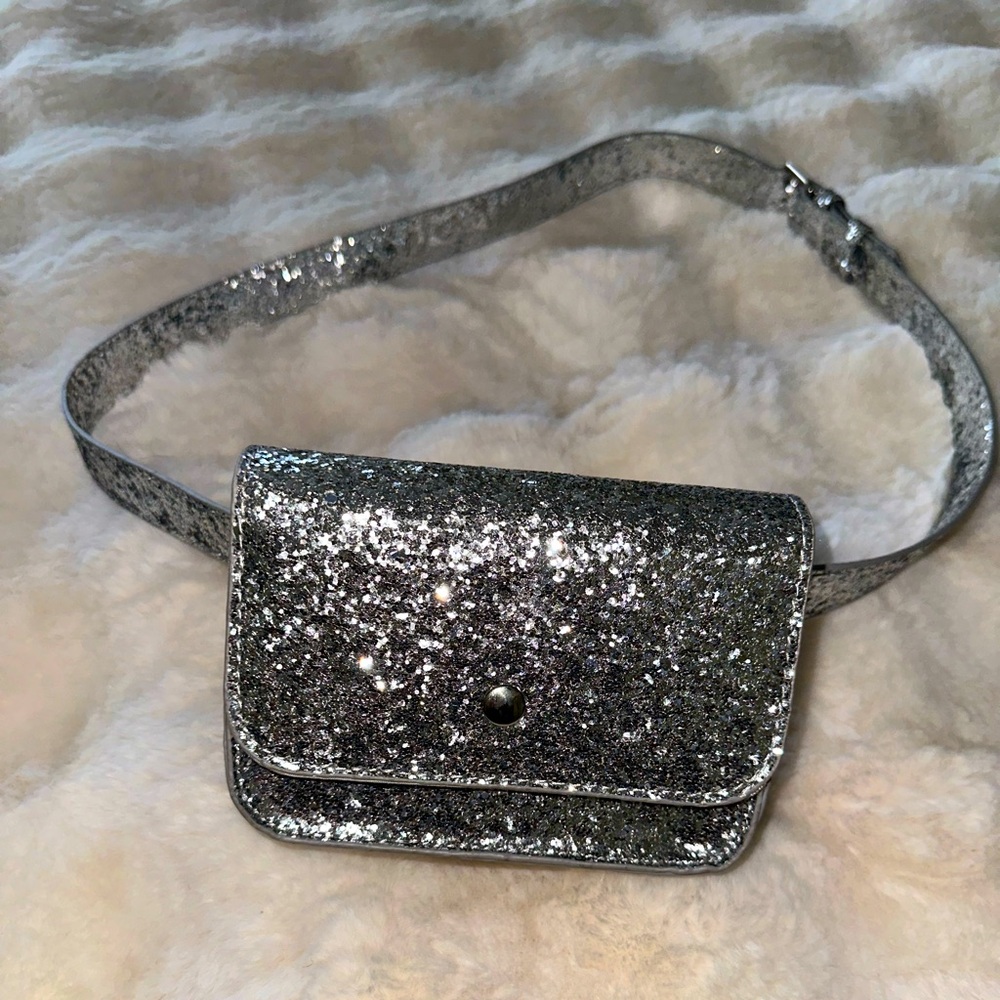 Dainty little metallic glitter fannypack purse 🪩🪩